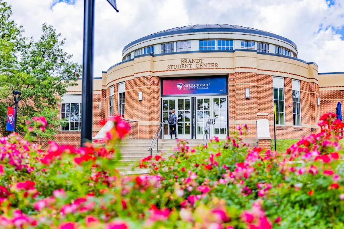 Shenandoah University To Participate In Virginia Private College Week Prospective students who visit SU during week of July 15-20 will be entered to win an Amazon gift card and are eligible for application fee waiver