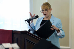 Mary Robare presents commencement speech