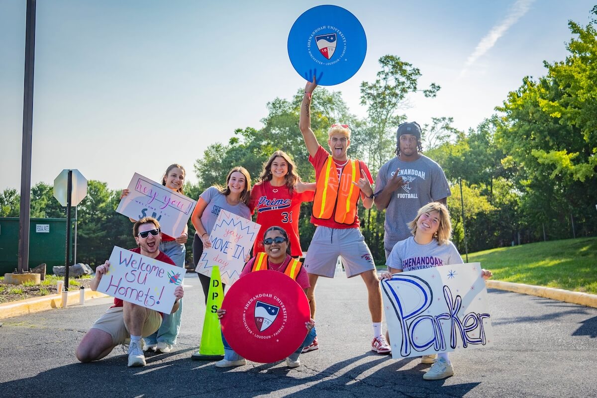 Shenandoah University Welcomes New Students To Campus On Move-In Day SU set to bring in more first-year undergraduate students than ever before